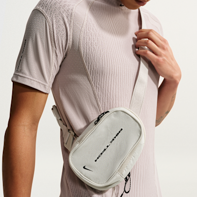 Nike Commute Nike Tech Cross-Body Bag (1L). Nike IL